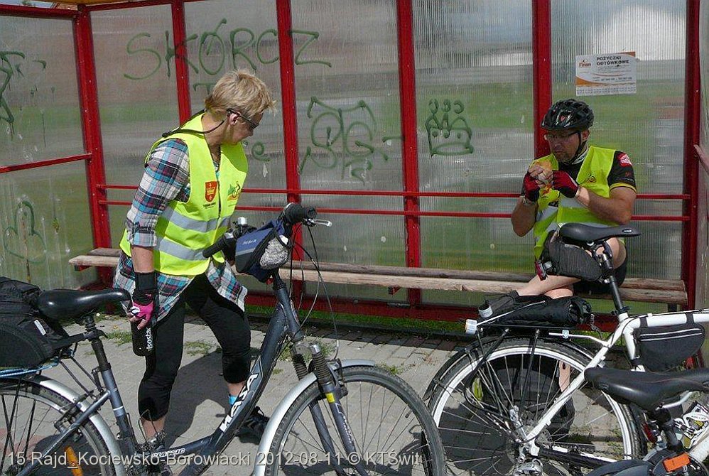 Pierwszy odpoczynek i pierwsza bułka