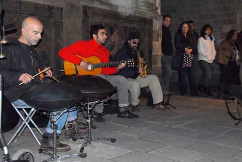 Muzycy pod katedrą