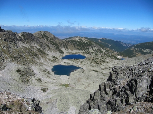 Widok spod schronu przy Lodowym Jeziorze